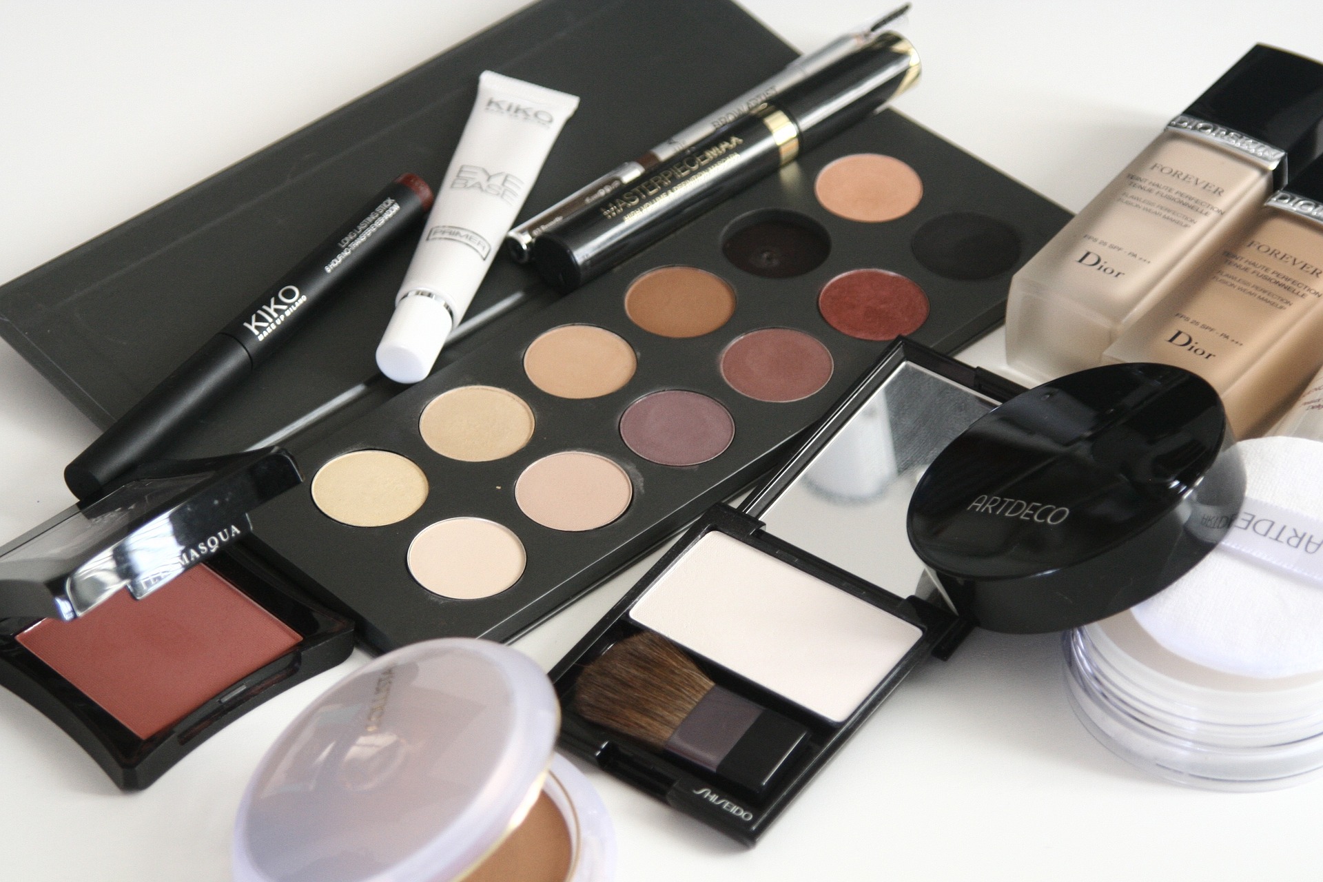 cosmetics 1063134_1920